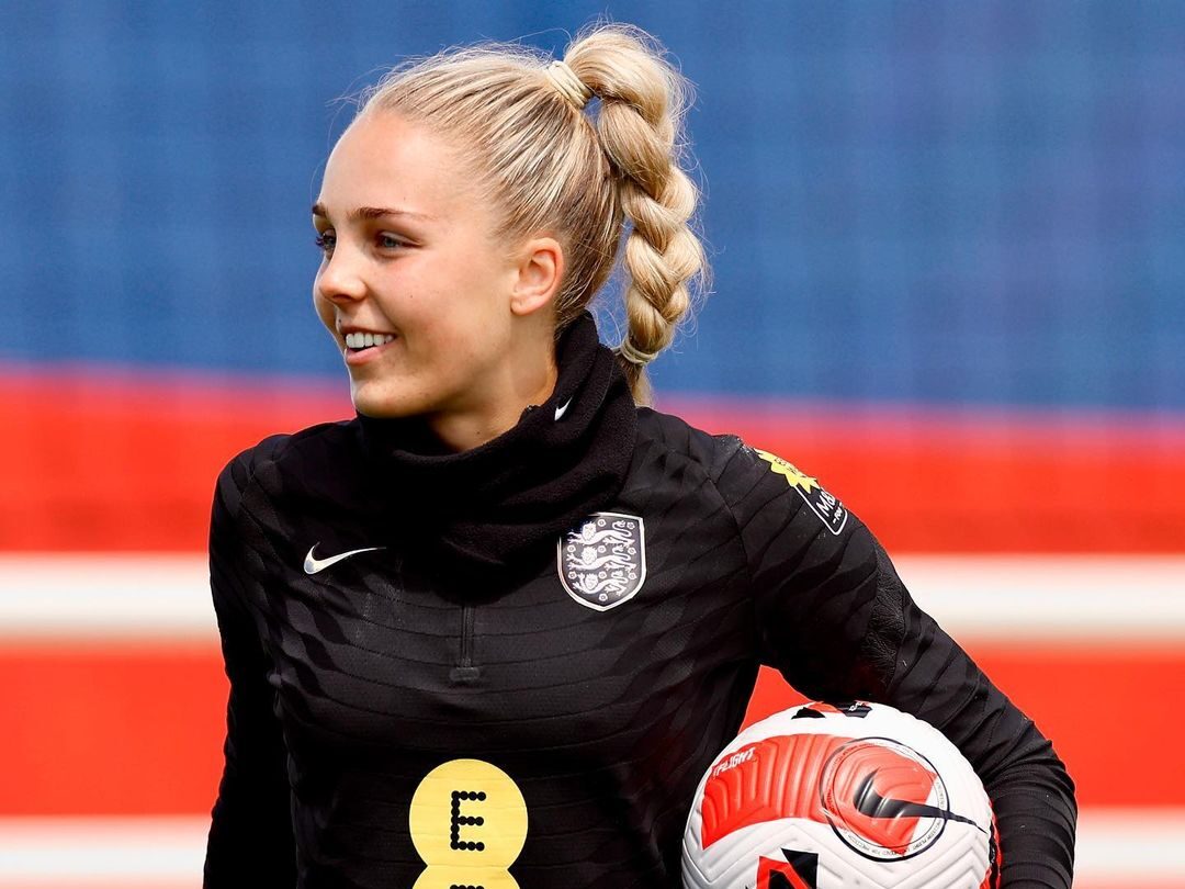 Most Beautiful Women Soccer Players From England